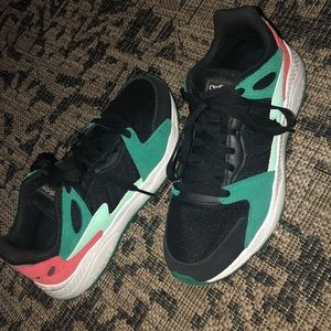 Size 8 1/2 womens adidas shoes